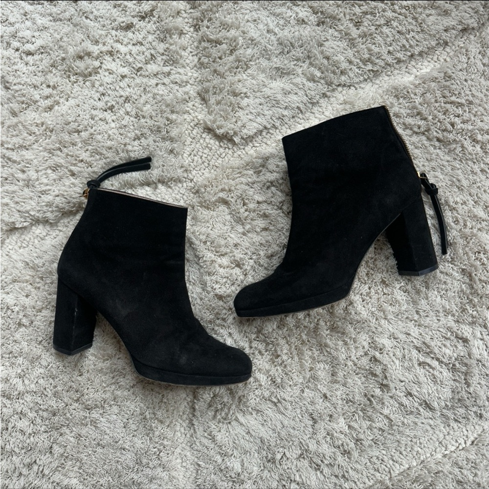 Stuart Weitzman Black Suede Ankle Boots heeled 7 booties almond toe